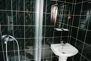 Отель Orlyne Gnizdo Черновцы Классический трехместный номер-1